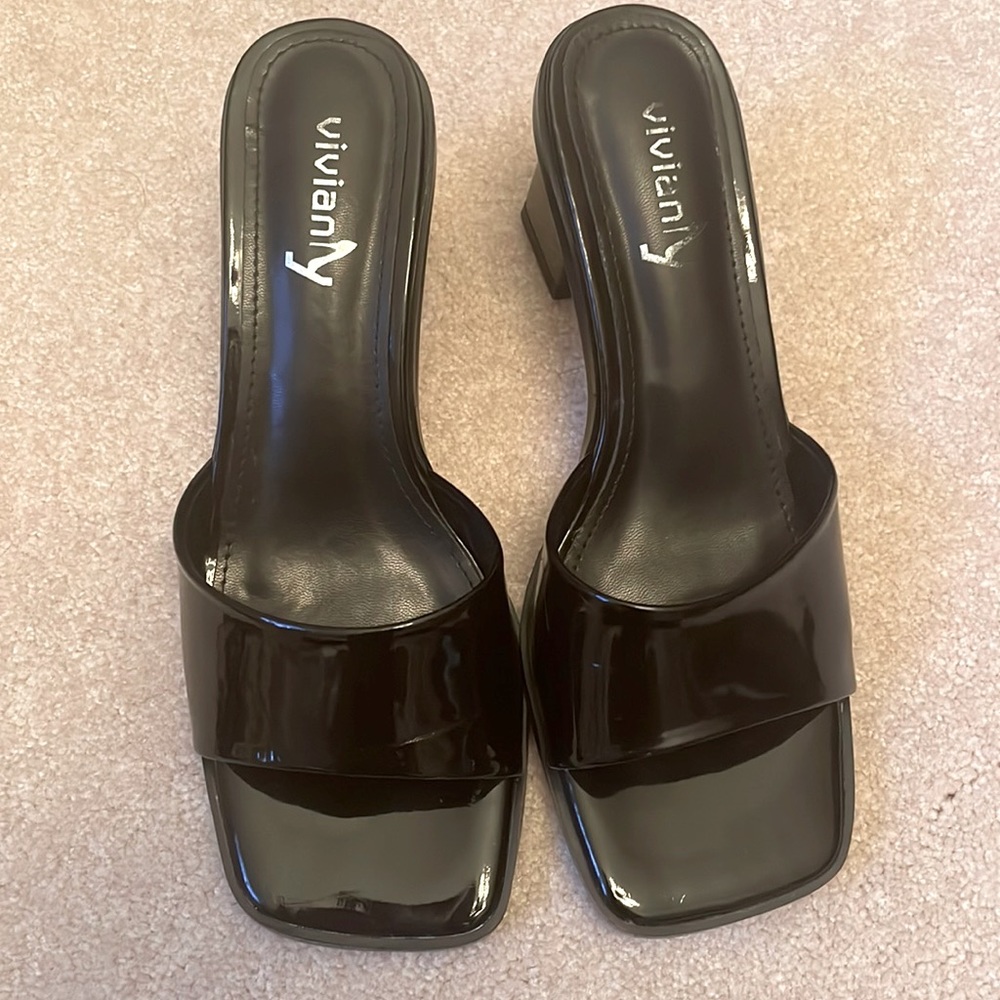 VIVIANLY BLACK PATENT SLIP ONS